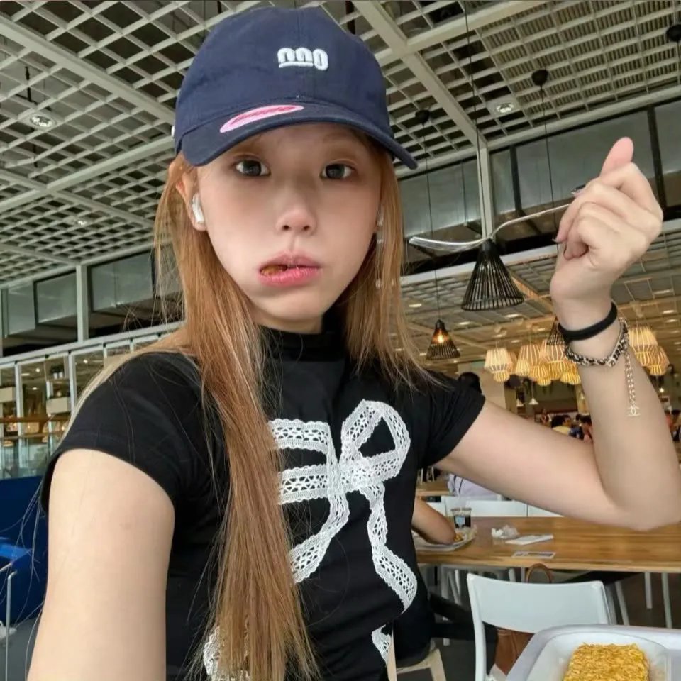 黑夜里的眼睛